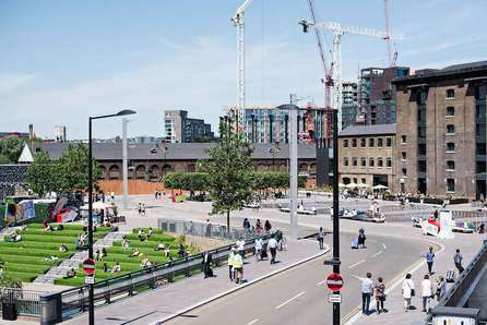 https://productionflexioffices.s3.amazonaws.com/uploads/area_guide_slide/image/103/thumb_Kings-Cross_General_Granary_Square.jpg