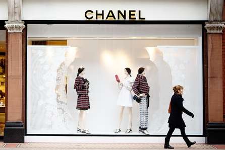 https://productionflexioffices.s3.amazonaws.com/uploads/area_guide_slide/image/132/thumb_Flexioffices-Knightsbridge-Shopping-Chanel.jpg