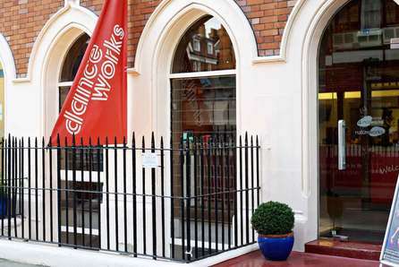 https://productionflexioffices.s3.amazonaws.com/uploads/area_guide_slide/image/227/thumb_Flexioffices-Mayfair-Wellbeing-Danceworks-2.jpg