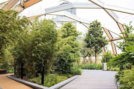 https://productionflexioffices.s3.amazonaws.com/uploads/area_guide_slide/image/37/thumb_optimized_Canary-Wharf_General_Roof-Garden.jpg