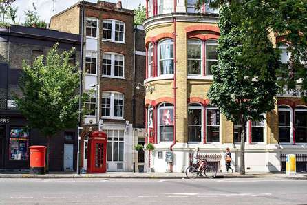 https://productionflexioffices.s3.amazonaws.com/uploads/area_guide_slide/image/42/thumb_Clerkenwell_General_Street.jpg