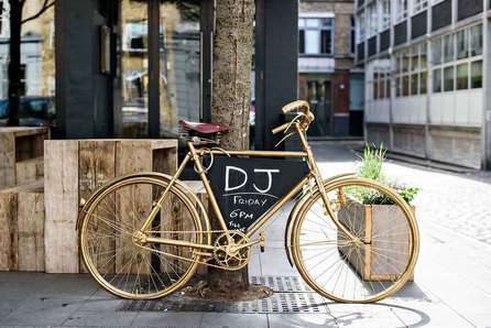 https://productionflexioffices.s3.amazonaws.com/uploads/area_guide_slide/image/47/thumb_Clerkenwell_General_DJ_Bike.jpg