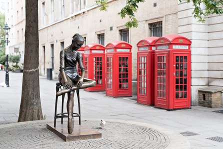 https://productionflexioffices.s3.amazonaws.com/uploads/area_guide_slide/image/87/thumb_Covent-Garden_General_Young-Dancer1.jpg