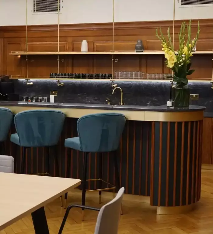 Serviced Office Space vs a Traditional Lease in London